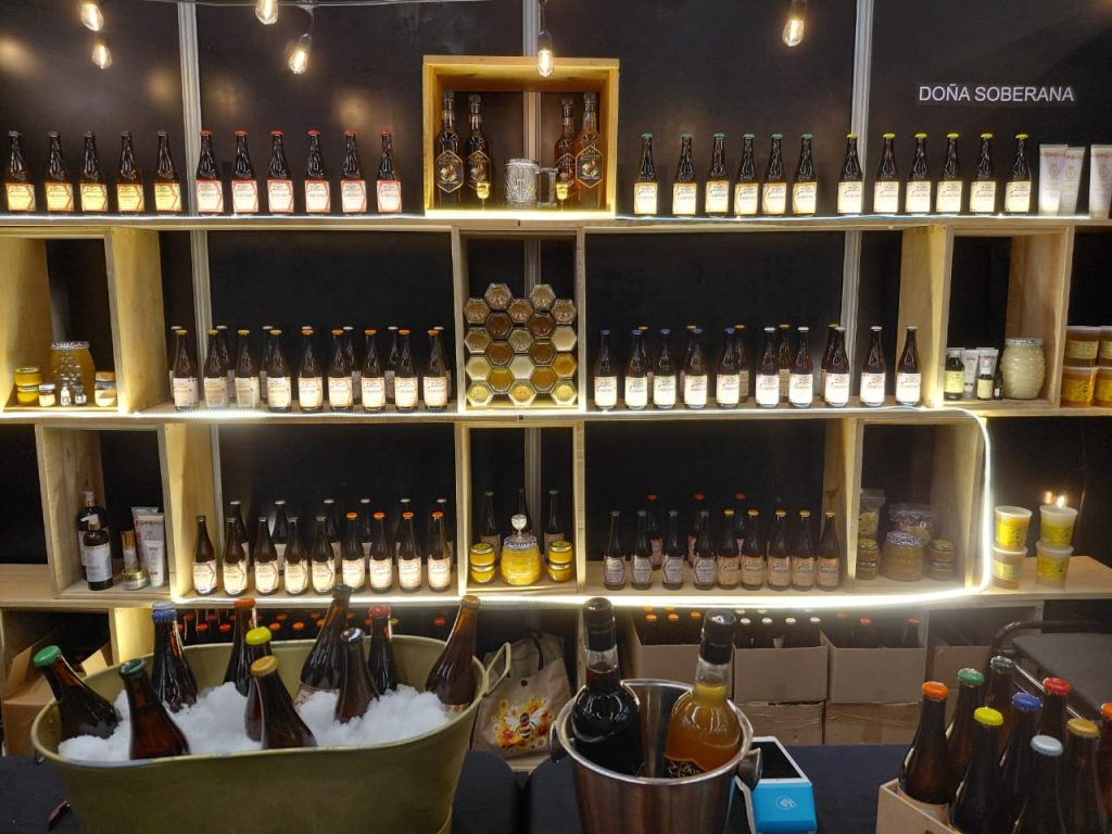 Galeria_HIDROMIEL_DO__A_SOBERANA____EL_ABEJERO_6